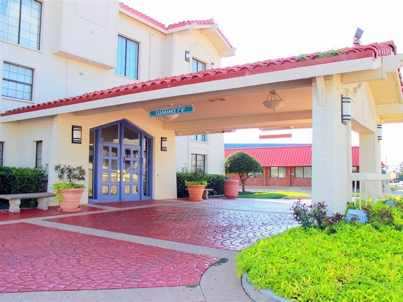 Baymont By Wyndham Tulsa Broken Arrow Motel Екстериор снимка