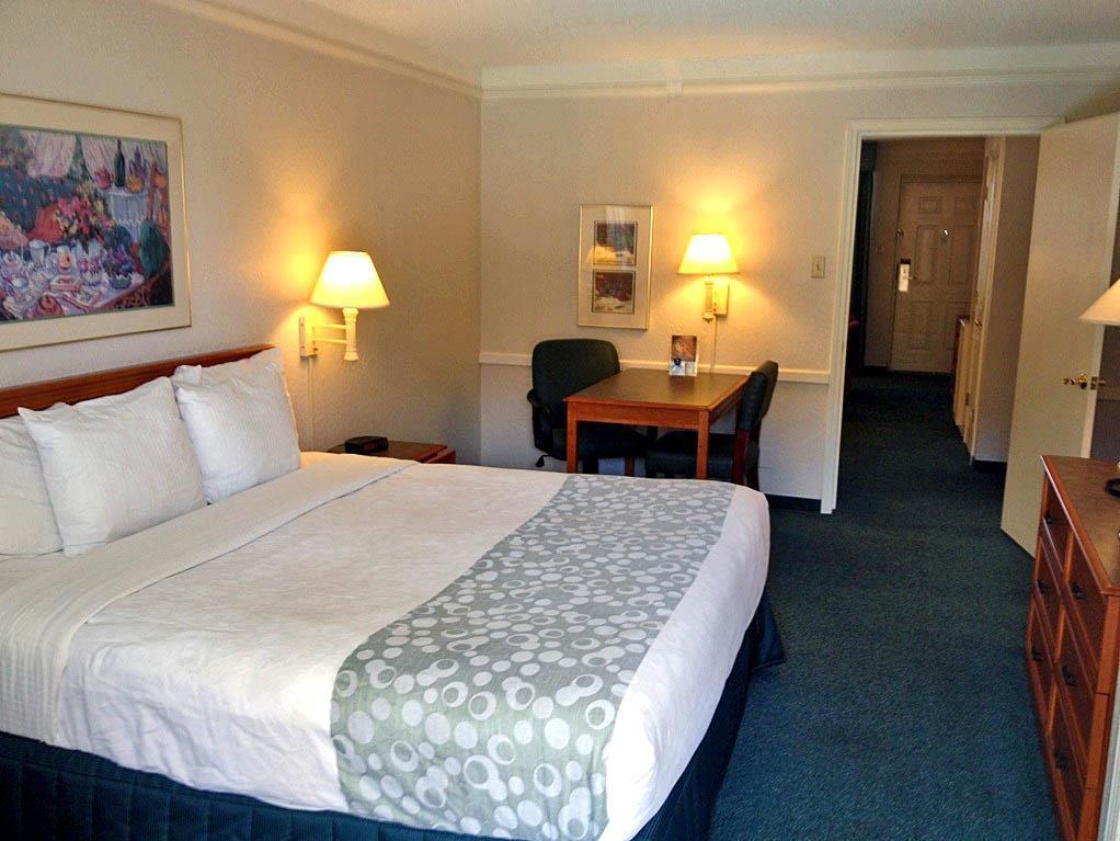 Baymont By Wyndham Tulsa Broken Arrow Motel Стая снимка