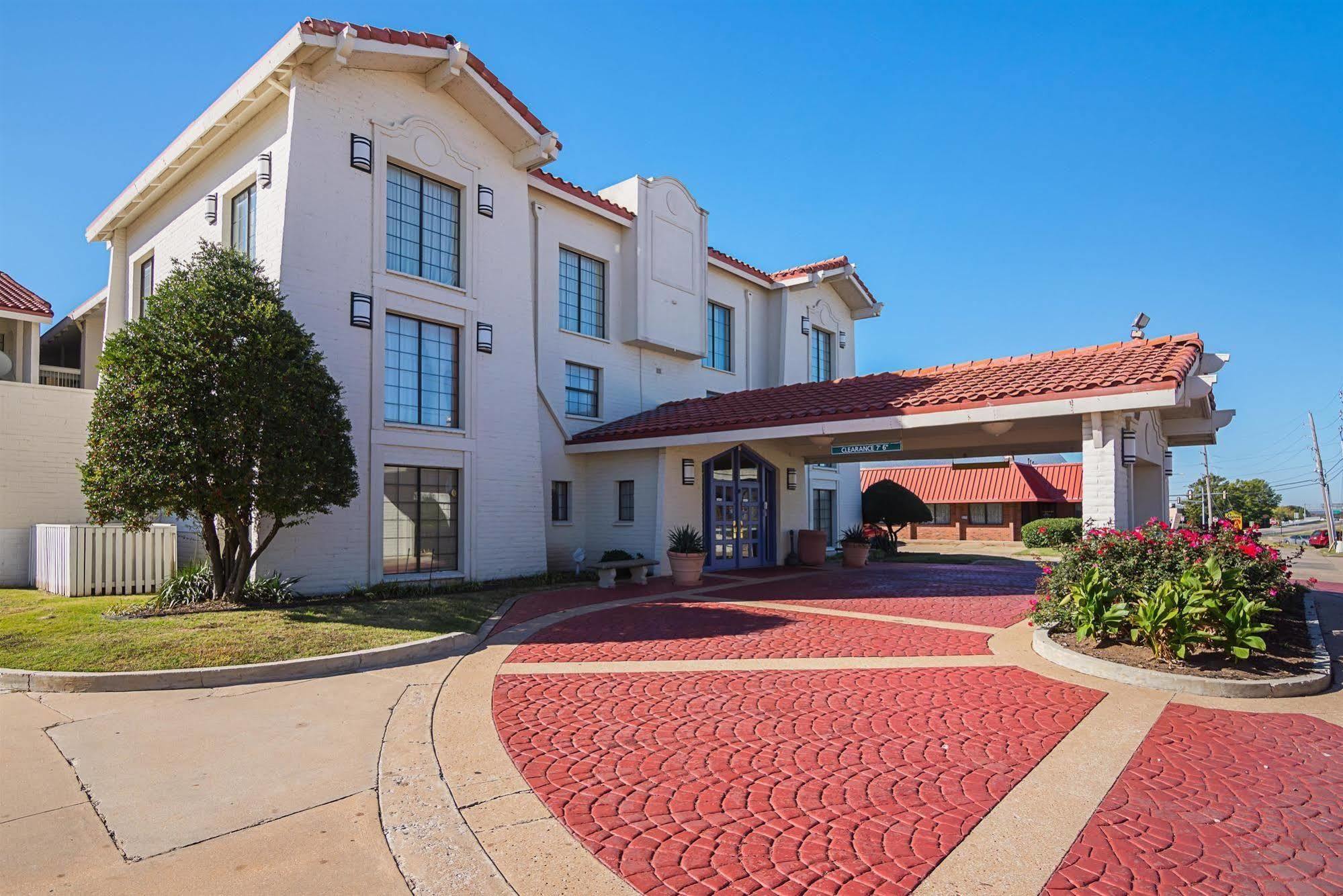 Baymont By Wyndham Tulsa Broken Arrow Motel Екстериор снимка