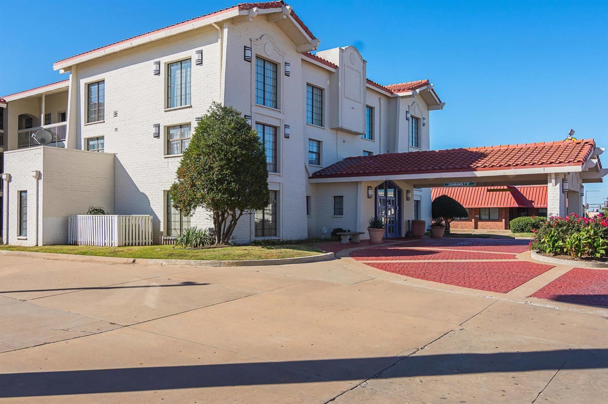 Baymont By Wyndham Tulsa Broken Arrow Motel Екстериор снимка