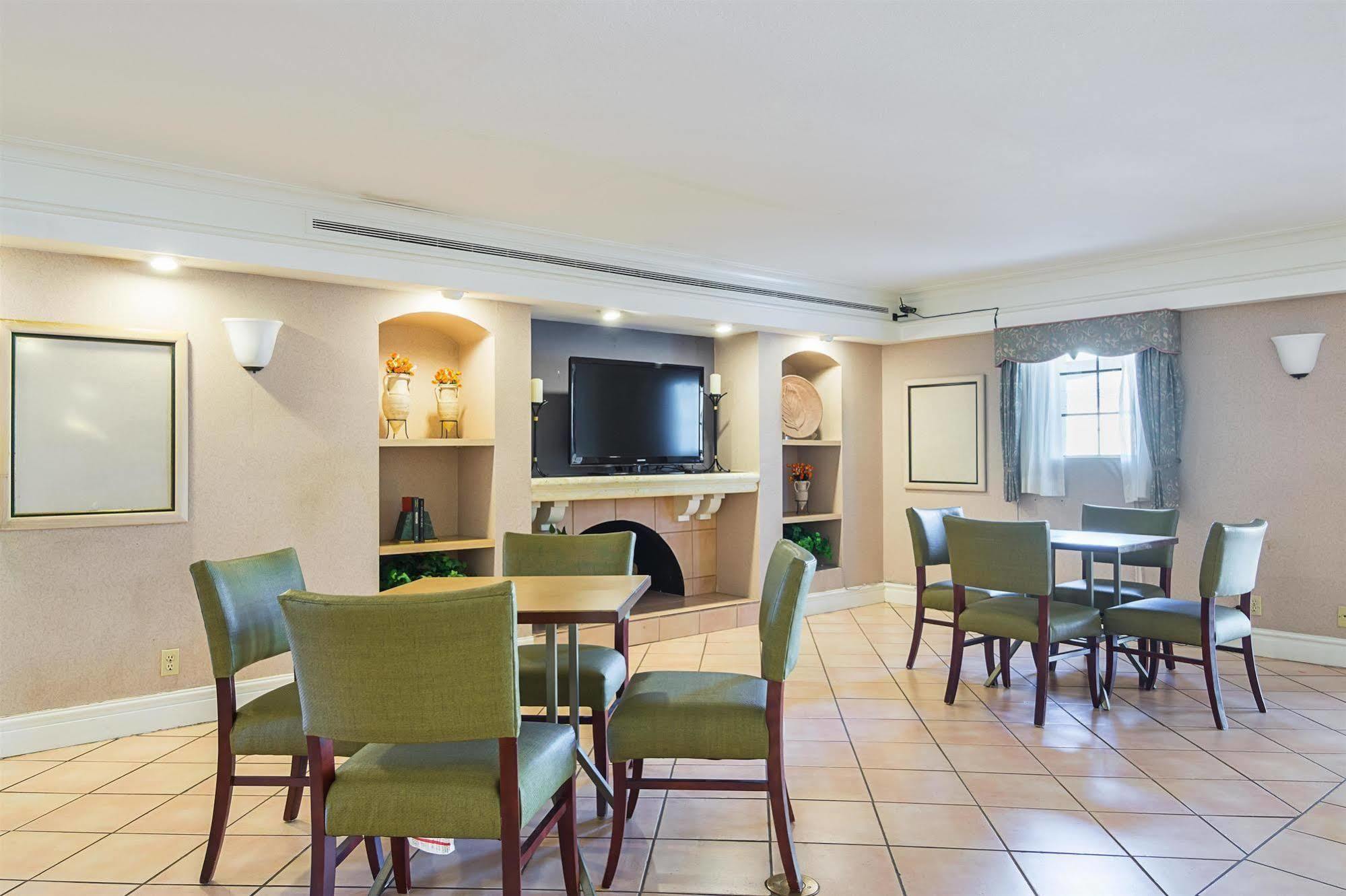 Baymont By Wyndham Tulsa Broken Arrow Motel Екстериор снимка