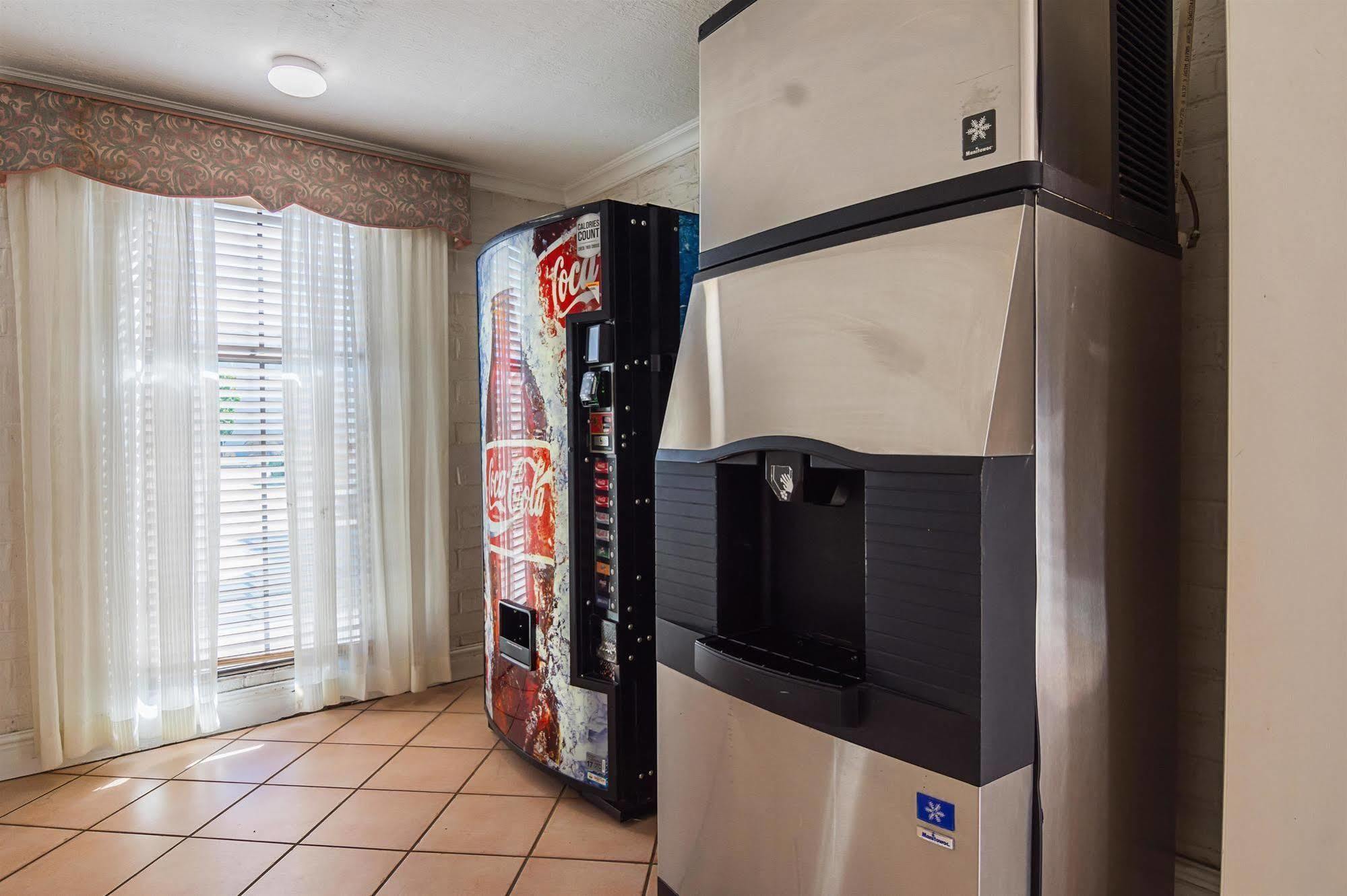 Baymont By Wyndham Tulsa Broken Arrow Motel Екстериор снимка