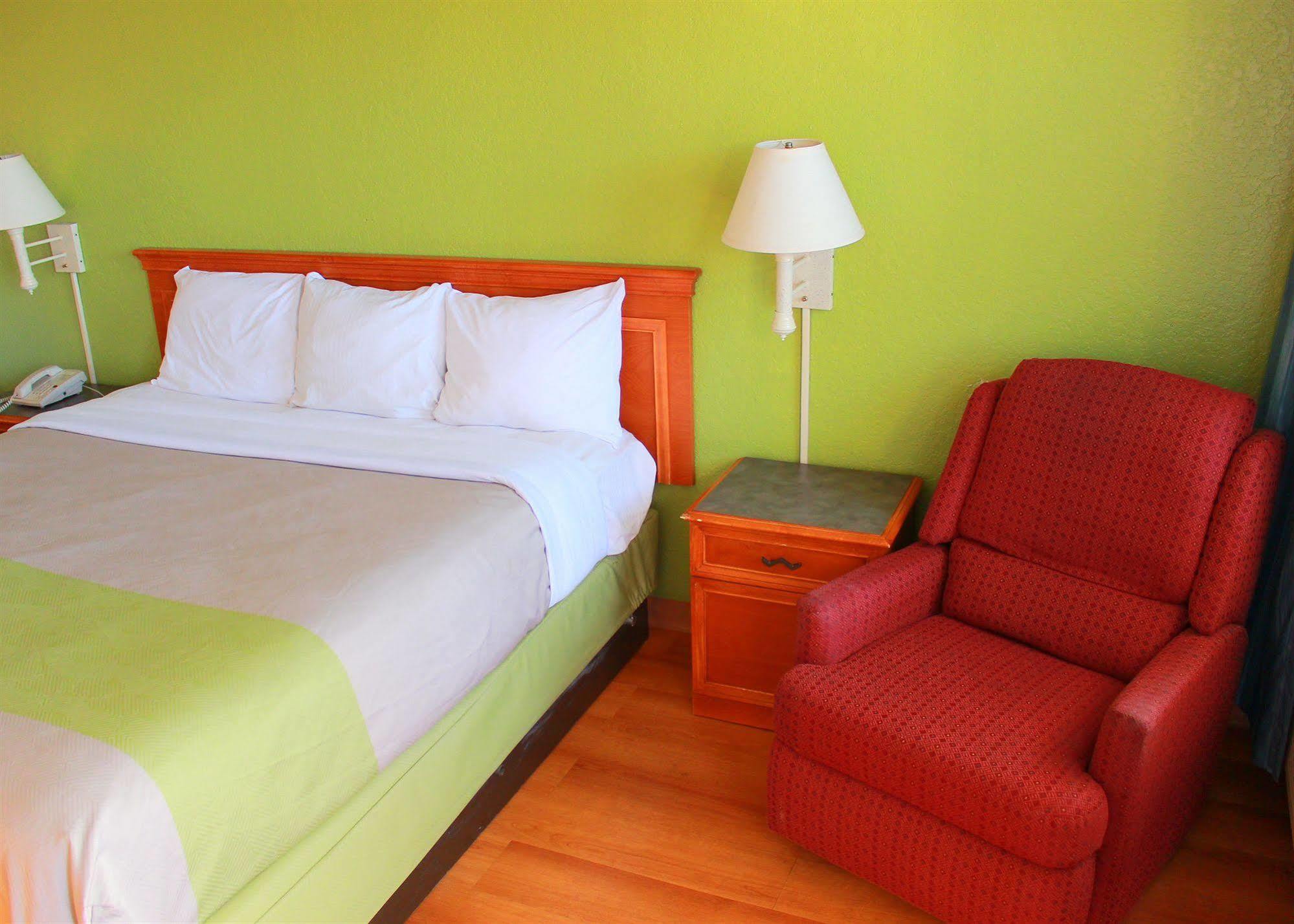 Baymont By Wyndham Tulsa Broken Arrow Motel Екстериор снимка